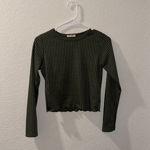 Green medium long sleeve top